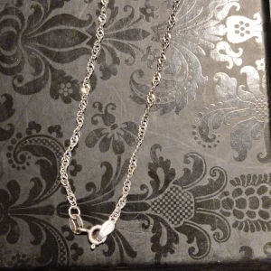 Äkta silver armband  - Armband i äkta silver finns stämplat 925 SASB 