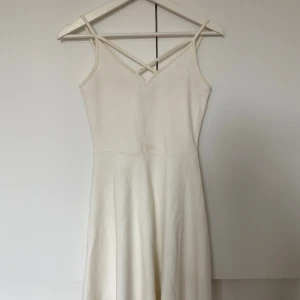 Klänning - Somrig klänning, använd fåtal gånger. Bra skick! 