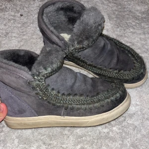 Mou skor - Säljer mina fina mou skor i bra skick (för att få plats med sommar garderoben)!! ❤️‍🔥