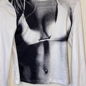 Långärmad tröja - Långärmad tröja från shein. Storlek Xs Aldrig använt den💓