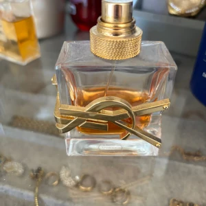 Ysl libre - Jätt god doft, säljer för jag vill köpa annan.