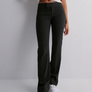 Lågmidjade kostymbyxor - Använda en gång så i väldigt bra skick! 