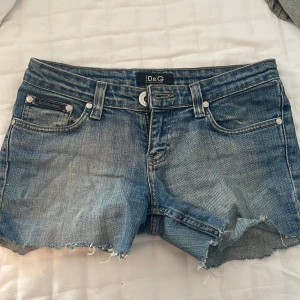 dolce shorts  - säljer mina skit snygga jeansshorts då dom inte kommer till användning🩷