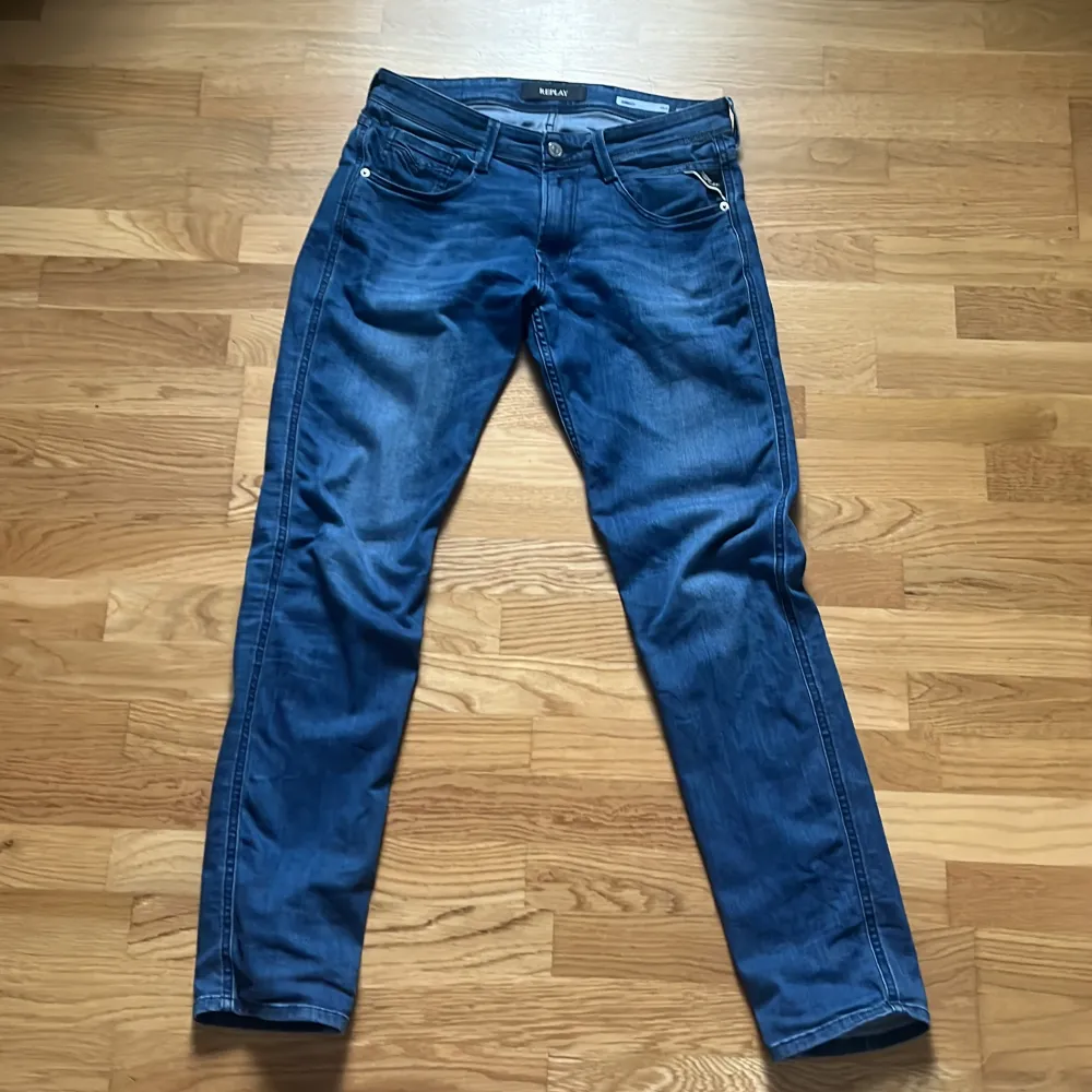 Säljer mina replay jeans storlek 31 34 skick 8/10 pris kan diskuteras vid snabb affär!. Jeans & Byxor.