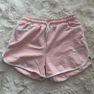 Nike - Nike shorts i rosa 