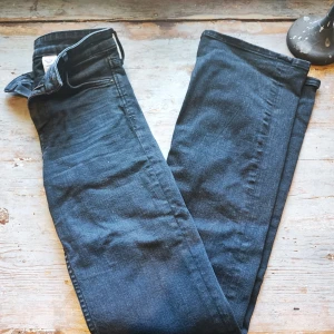 Svarta jeans HM - Bootcut jeans, regular waist. Stretch. 