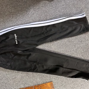 Palm angels stl M - Finns lite slitage men inget som man tänkar på  Kan skickas 