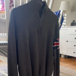 Henri Lloyd - Hej! Säljer nu min Henri Lloyd tröja i väldigt bra skick storlek M