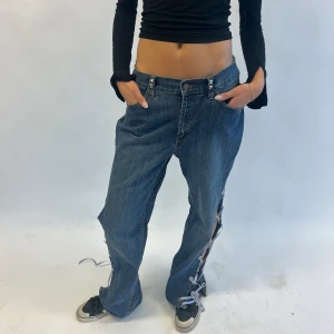 Jeans - Jeans med nitar och snörning på sidan🐆🐆