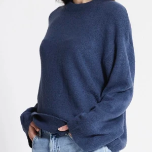 Stickad tröja - Stickad tröja från lager 157! Jättefin färg o jätte skönt material!!💕