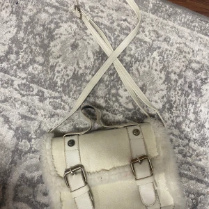 SNYGG VÄSKA - Söndrig men SKITTT fin🫶🏻❤️❤️❤️❤️ pris kan alltid diskuteras❤️❤️❤️