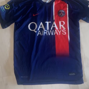 Psg hemma tröja 23/24 - Använd - i nytt skick