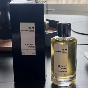 Mancera cedrat boise - Säljer denna fina doft pga att jag vill hitta en ny då jag redan gått igenom en.  119/120 ml  Köp direkt 800 kr plus frakt. Nypris ca 1100 kr 
