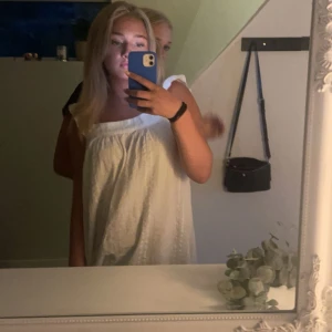 Klänning  - Jättefin klänning, fint skick och knappt använd!🤩💖