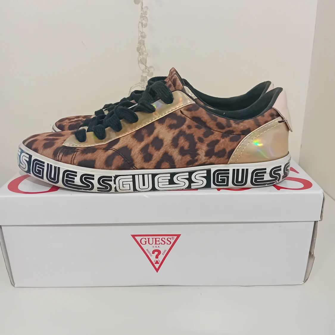 Guess sneakers 