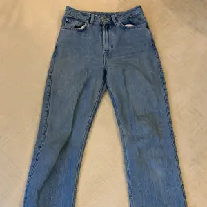 Weekday jeans. Är inte helt nya, så pris kan diskuteras.   Kan mötas upp i T-Centralen för hämtning. 