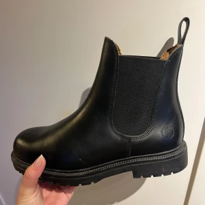 Ridskor - Helt nya hansbo ridskor i stl 39 stålhätta, aldrig använda🥰