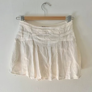 Söt kjol - Kjol från PULL&BEAR. Passar en XS Använd en gång