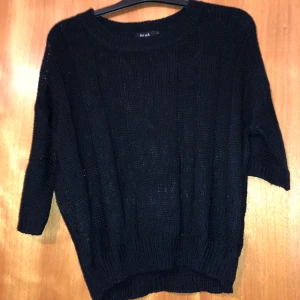 Stickad tshirt  - Nyskick skön  Xs-m