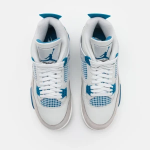 Jordan 4 Retro off white military blue - Helt nya aldrig använts köp I SNKRS appen för länge sedan så de finns ej kvar i deras lager 