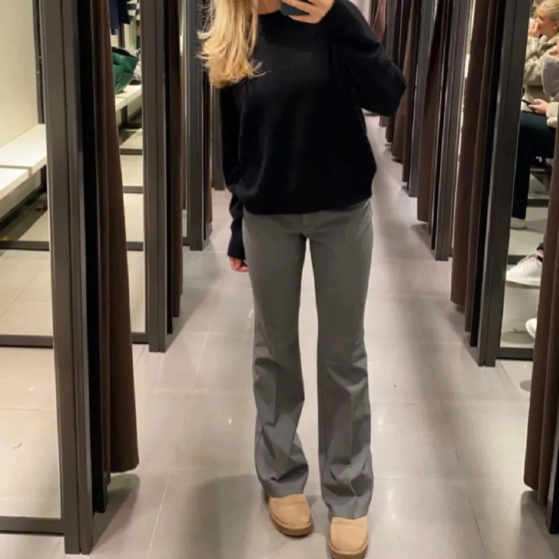 Grå kostymbyxor 