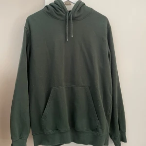 H&M Hoodie - Grön Hoodie från H&M i bra skick! Hoodien är i storlek Medium!