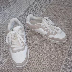 Skor - Super fina beiga skor, knappt använda🫶🏼