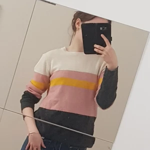 Skön varm tröja. Så fin💕 - En fin tröja från H&M i mycket bra skick. Passar XS-M. Fråga för mer bilder. Pris går att förhandla.💕💥