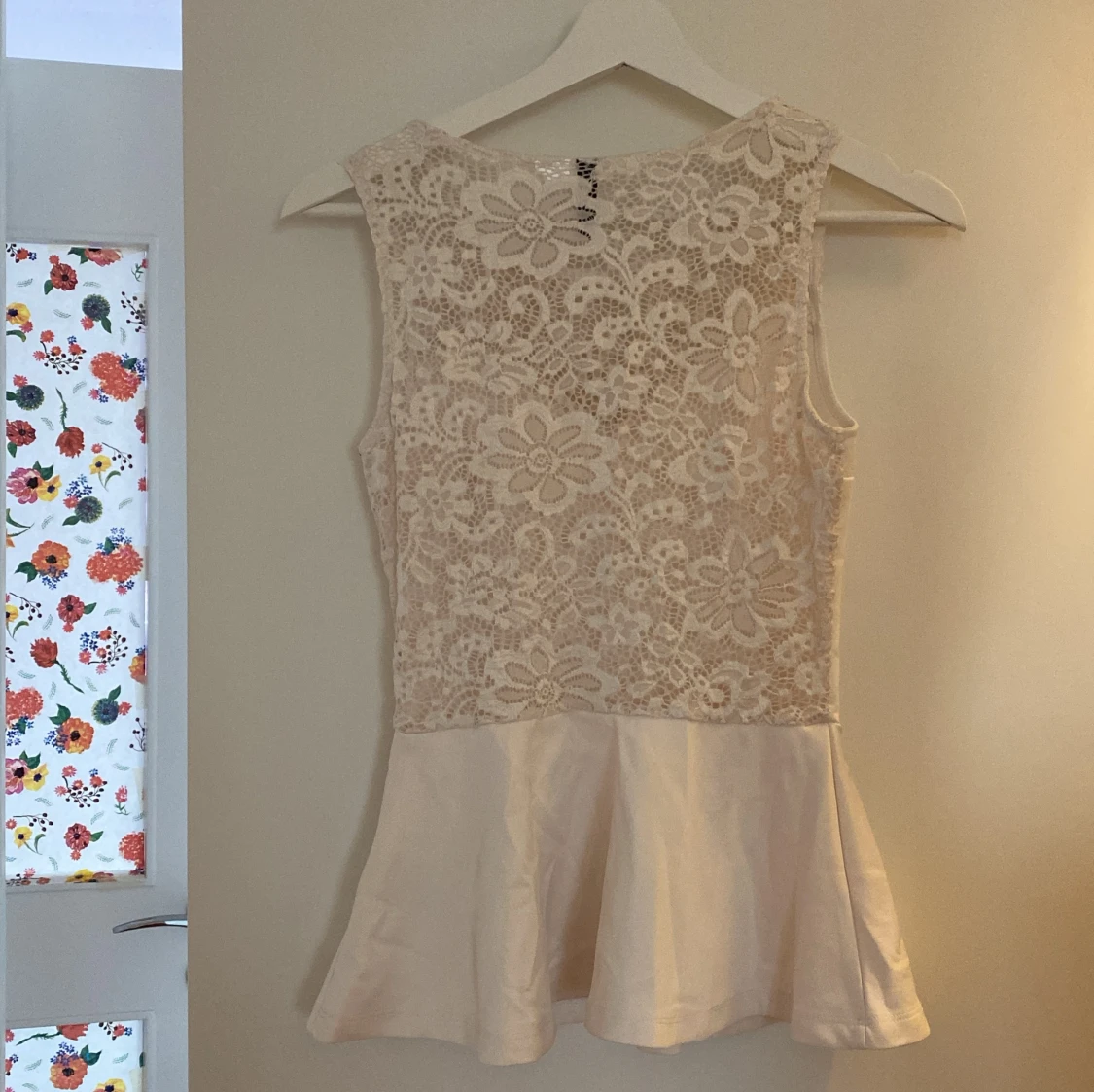 Peplum top med spetse - 90