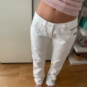 Lågmidjade jeans  - Snygga lågmidjade vita jeans💗