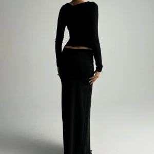 Low waist kjol - Den populära Low waist folded maxi skirt ifrån Nelly💓Den är helt ny och aldrig använd, prislappen är kvar. 