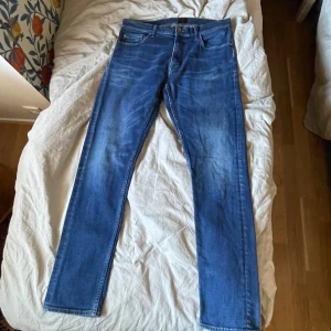 Tiger of Sweden jeans  - säljer ett par blå tiger of Sweden jeans som är i ett väldigt bra skick 10/10, priset kan såklart diskuteras