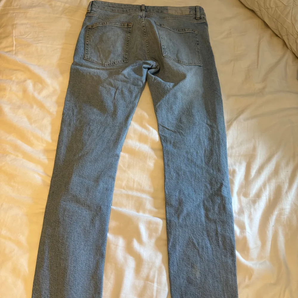 Testat en gång sen tyvärr aldrig kommit till användning. Slim fit. Jeans & Byxor.