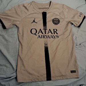 Psg tröja grå goat  - Bra skick 