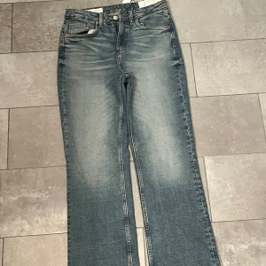 Jeans Zara High Rise Cropped Flare - Helt nya jeans, oanvända. 