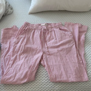 Pjamas byxor❤️ - Säljer dessa jättefina pjamas byxor från lager 157❤️ Dom är i bra skick 💞 skriv vid fler bilder eller frågor ❤️