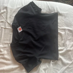 Simtröja fr bikbok - Ord pris 259kr säljs för 60kr. I storlek L och aldrig använd. Passa M ovkså