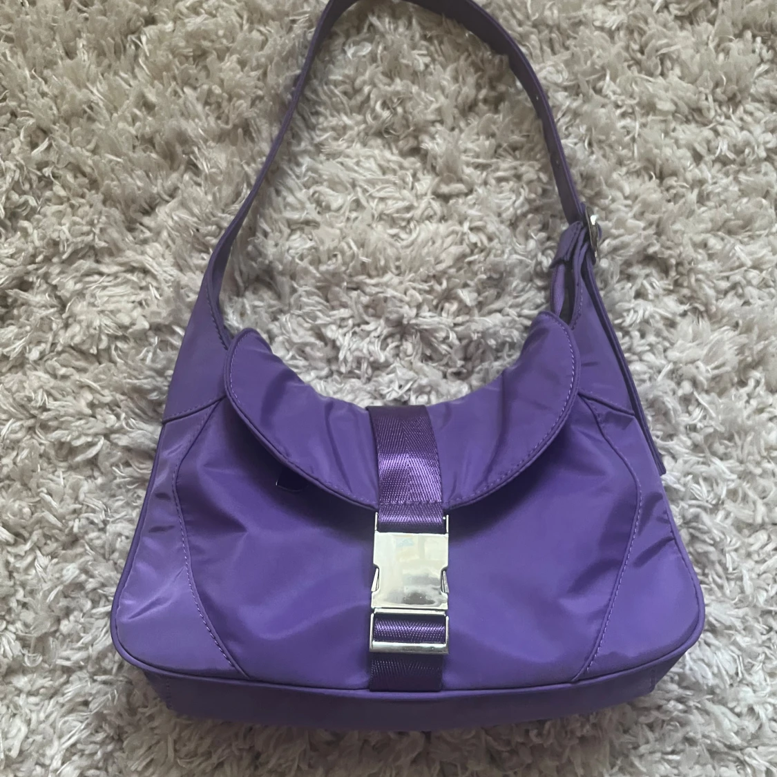 Lila väska 