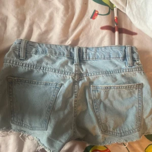 Jeans shorts - Ett par jeans short från lager 157