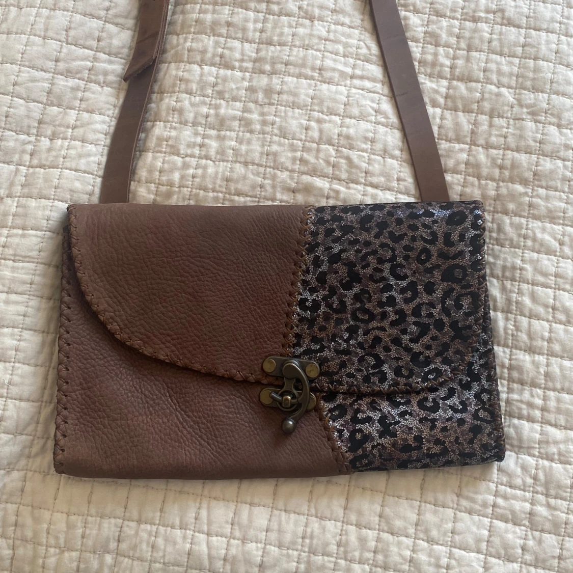 Äkta läder väska med leopard mönster