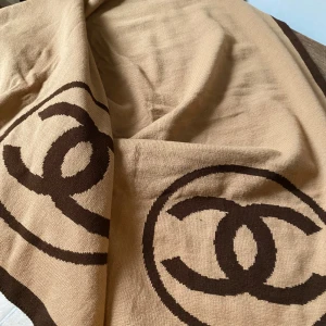 Jättesnygg ny halsduk  - Ny stor och varm halsduk perfekt nu i vinter. Supersnygg och mjuk! 