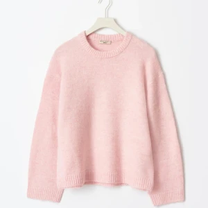 stickad tröja  - säljer denna slutsålda tröja från gina. aldrig använd 