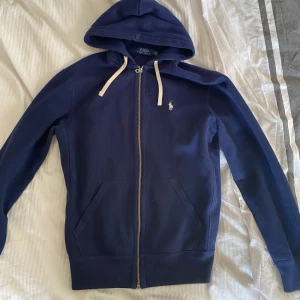 Ralph lauren kofta - Blå Ralph lauren kofta i storlek S