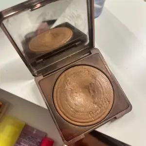 Caia bronzer