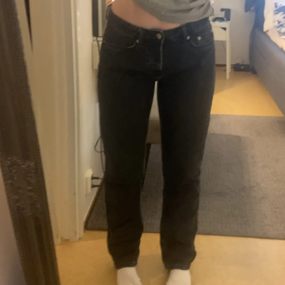 Jeans som knappt kommit till någon användning,  Nypris 400kr. Jeans & Byxor.