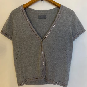 Zadig&Voltaire kofta  - Fin kofta med nitar i bra skick. 💞