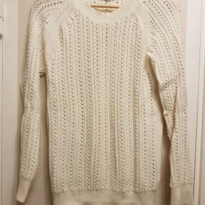 Vit stickad tröja 100% Bomull strl M från lager 157 - Vit stickad tröja 100% Bomull strl M från lager 157 Använd ca 3 gånger så i ny skick