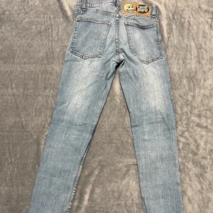 Slim Jeans 28/32 - Riktigt feta jeans från Cheap Monday. Slim fit, väldigt bra skick. Tveka inte vid frågor.