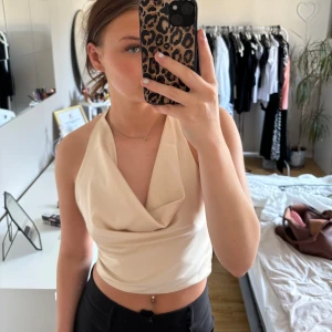 Helt ny fest topp från Bikbok. 💞 - Jätte fin festtopp helt oanvänd från Bikbok. 💞