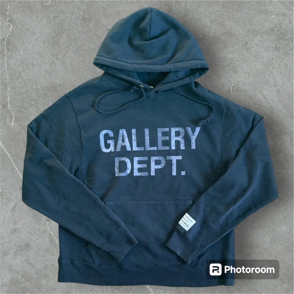 Gallery Dept Washed Print Hoodie - Skick 10/10 - Aldrig använd - Inget kvitto därav priset - Washed Black - Size M - Kom privat för mer!. Hoodies.